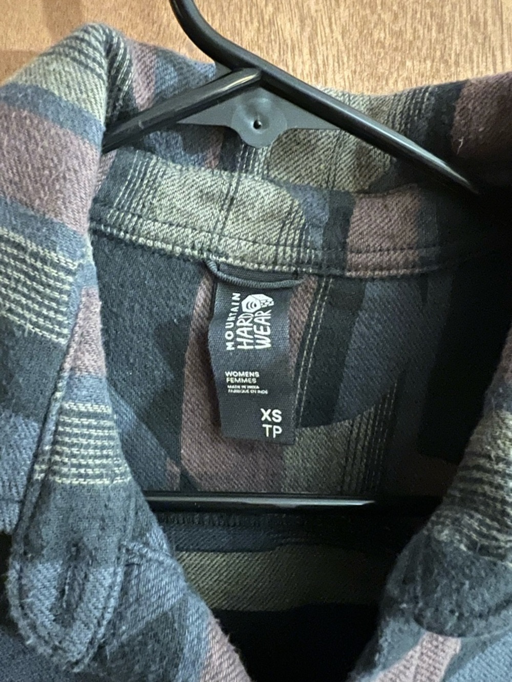 Mountain Hardwear Women’s Geometric Patterned Flannel - Picture 3 of 3